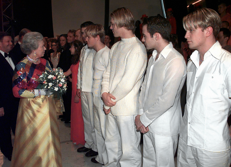 Такой вы ее не видели: 20 самых неожиданных нарядов Елизаветы II