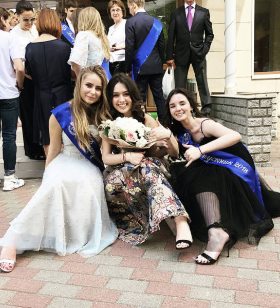 Юные принцессы: выпускные платья дочерей Канделаки, Навки и других российских звезд