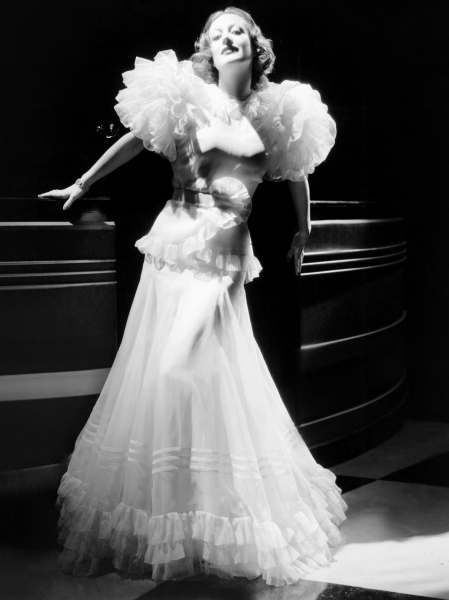 25 самых красивых белых платьев всех времен — от Монро до Хейли Бибер