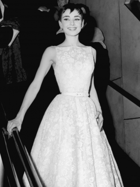 25 самых красивых белых платьев всех времен — от Монро до Хейли Бибер