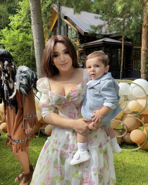 Яблоко от яблони: как российские звезды одевают своих детей — 20 фото