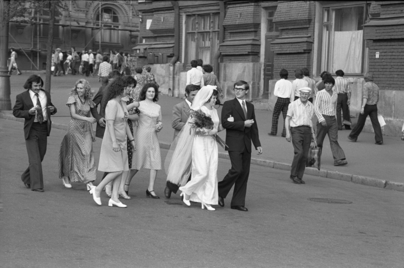 В чем выходили замуж в СССР: 15 свадебных платьев наших мам и бабушек, которые вызывают ностальгию
